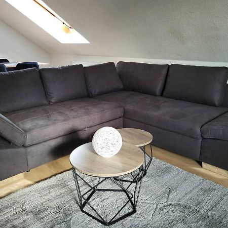 Zentrale Wohnung In Крайлсхайм Екстериор снимка