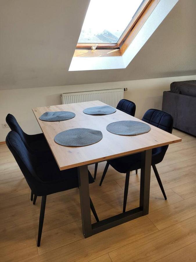 Zentrale Wohnung In Крайлсхайм Екстериор снимка