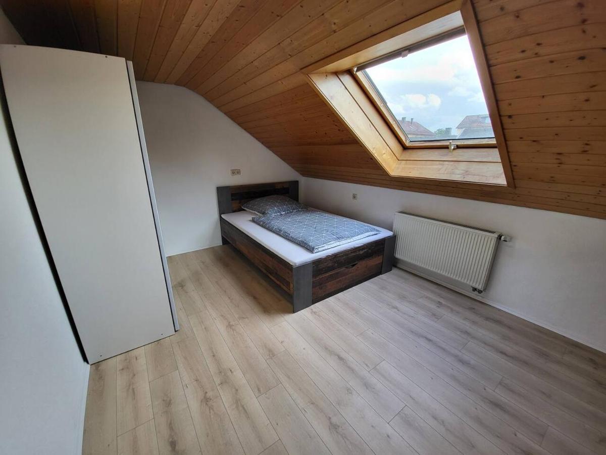 Zentrale Wohnung In Крайлсхайм Екстериор снимка