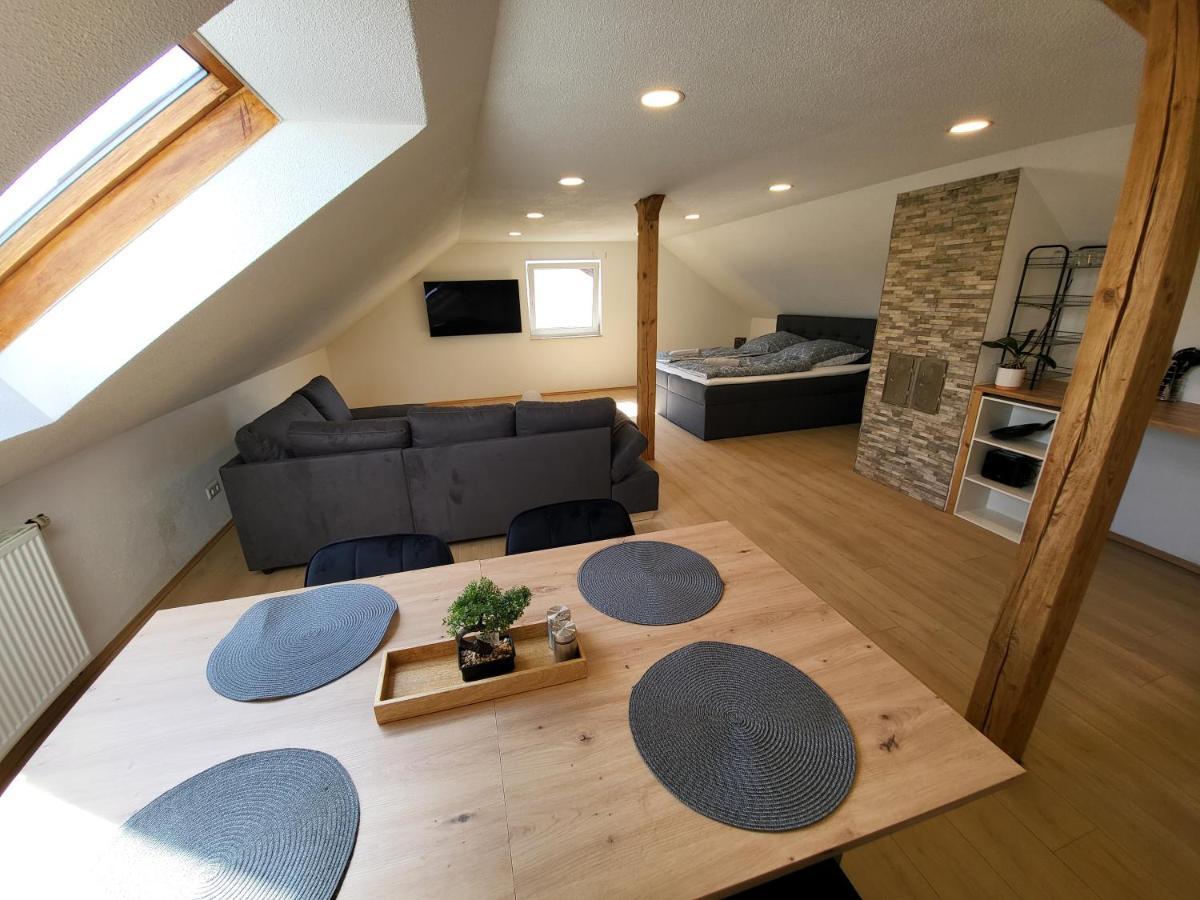 Zentrale Wohnung In Крайлсхайм Екстериор снимка