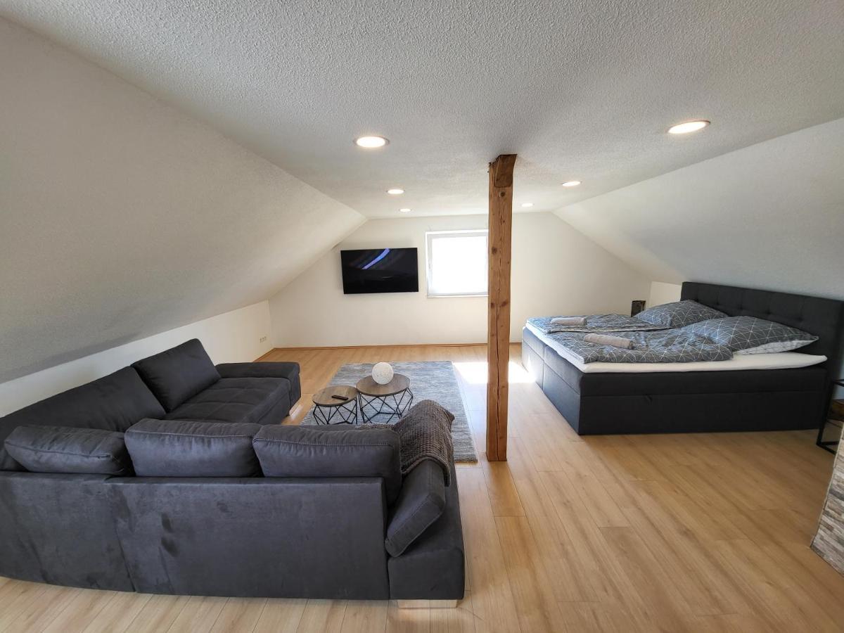 Zentrale Wohnung In Крайлсхайм Екстериор снимка